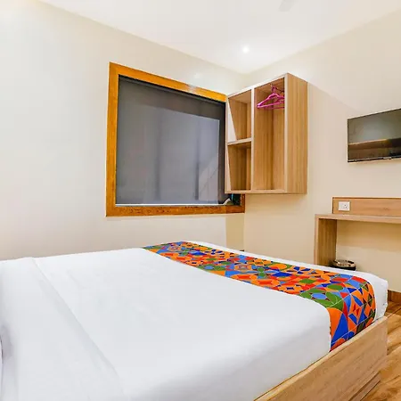 Riza International - Nr Nesco Exhibition Centre Hotel