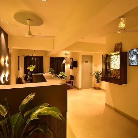 Hotel Dhanvantari Luxury Near Kokilaben Dhirubhai Ambani Hospital 3*