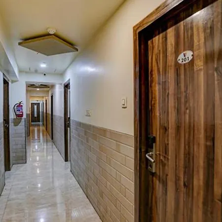 Fabhotel Veera Residency - Nr Airport Hotel 3*