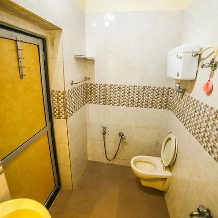 Shri Laxmi Hotel *