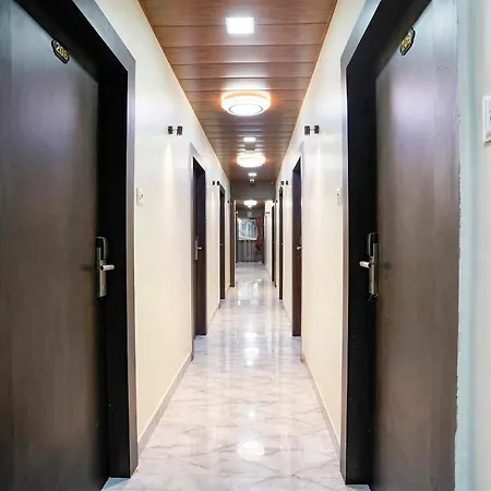 Gulshan Hotel 3*