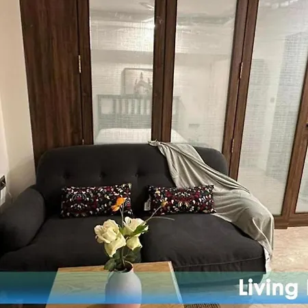 Apartment 1bhk Service In Bkc By Florastay