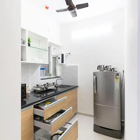 Apartment Skyline View 2bhk Near Oberoi Mall & Nesco Mumbai