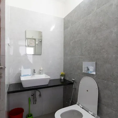 Skyline View 2bhk Near Oberoi Mall & Nesco Apartment *