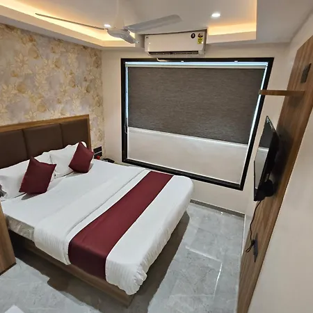 Golden Tree Hotel 2*