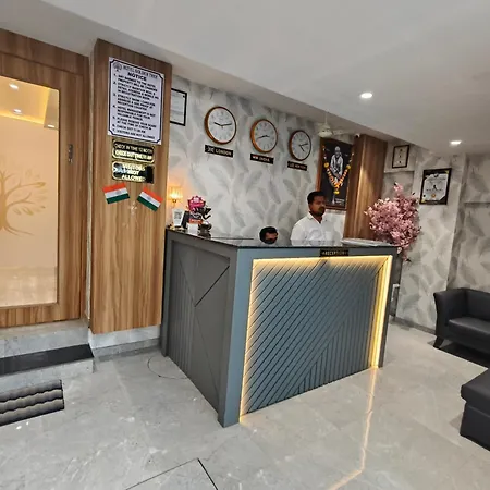 Golden Tree Hotel 2*