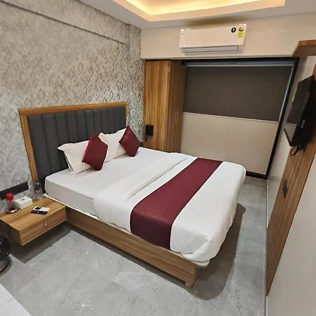 Golden Tree Hotel 2*