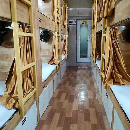 Breeze Bed Space Hostel *