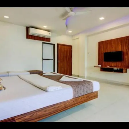 Golden Palms Hotel Mumbai