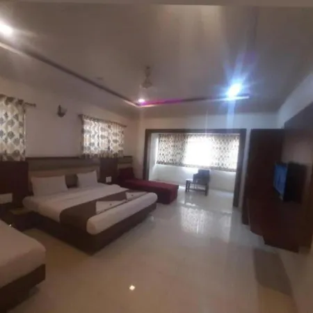 Golden Palms Hotel *