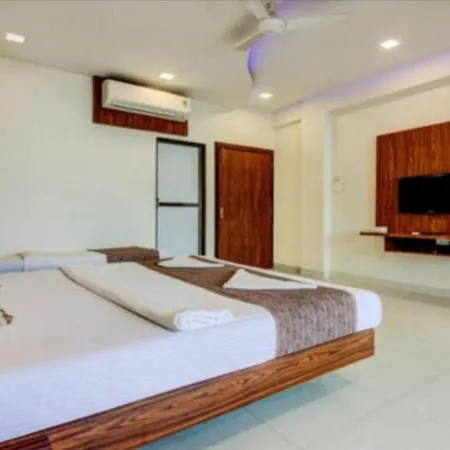 Golden Palms Hotel