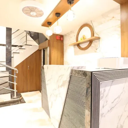 New Diamond Residency Hotel *