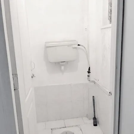 1bhk Available At New Link Road, Oshiwara Apartment *