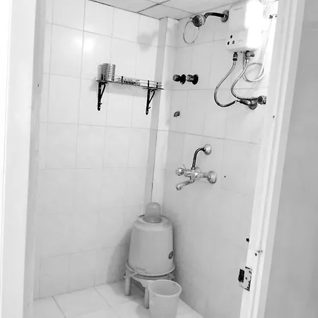 1bhk Available At New Link Road, Oshiwara Mumbai