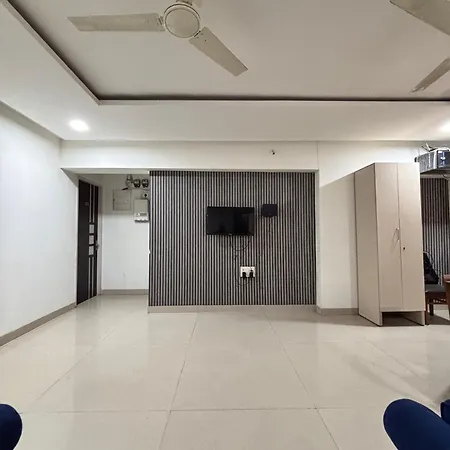 Hsquare Service Malad 3*