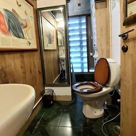 Cosy Artistic In Andheri H * Mumbai