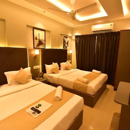 Hotel Dhanvantari Luxury Near Kokilaben Dhirubhai Ambani Hospital 3*