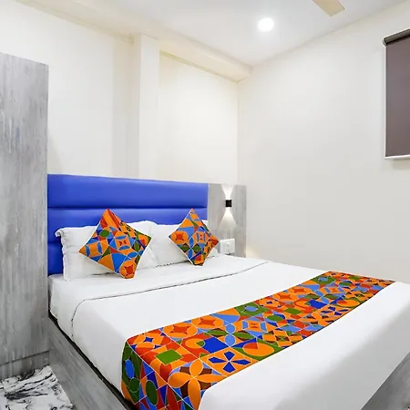 Hotel Glitz Good Luck Residency - Nr Exhibition Centre 3*