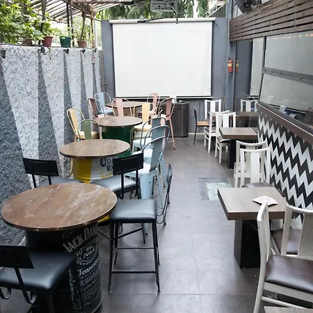 Hotel Jayshree By Anantaay Near Domestic Airport