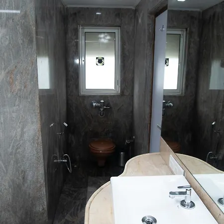 Hotel Jayshree By Anantaay Near Domestic Airport