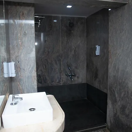 Jayshree By Anantaay Near Domestic Airport Mumbai