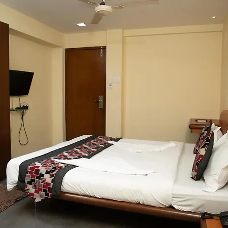 Hotel Jayshree By Anantaay Near Domestic Airport
