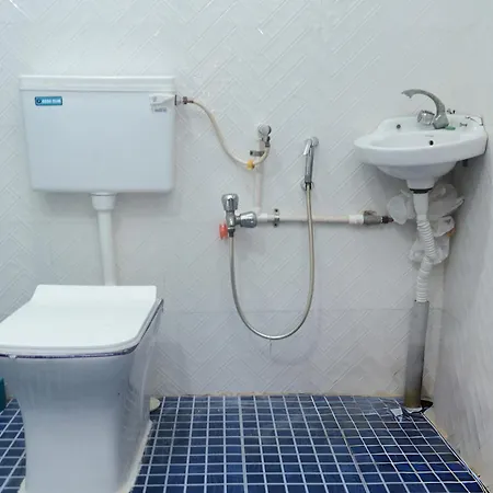 Sam's Outhouse Guest house *