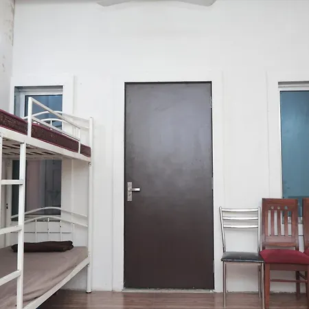 Sam's Outhouse Guest house *