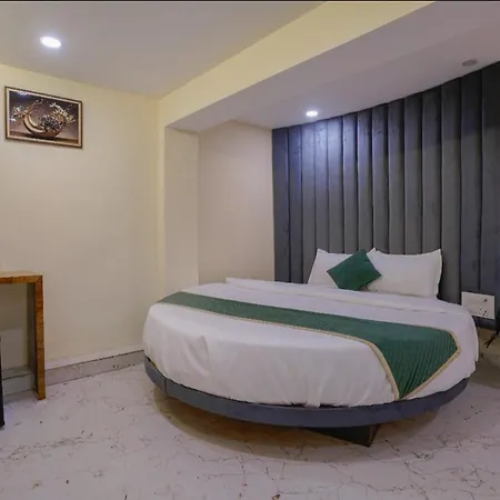 Crystal Place Hotel