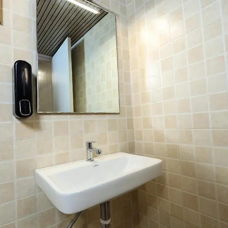 Presidential - Kandivali East Homestay *