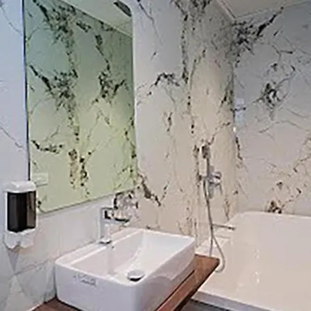 Fabhotel Ascent Star - Nr Phoenix Mall Kurla