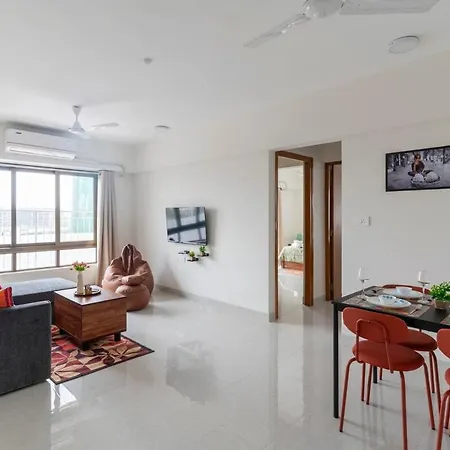 Serene, Chic & Sunlit 2bhk Near Airport & Bkc Apartment