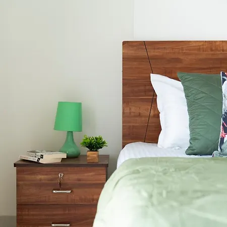 Apartment Serene, Chic & Sunlit 2bhk Near Airport & Bkc Mumbai