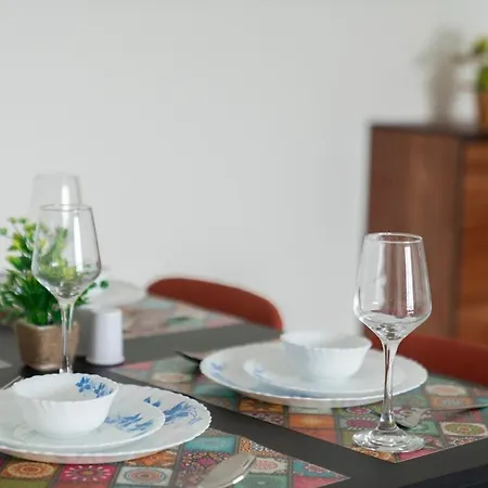 Serene, Chic & Sunlit 2bhk Near Airport & Bkc Apartment *