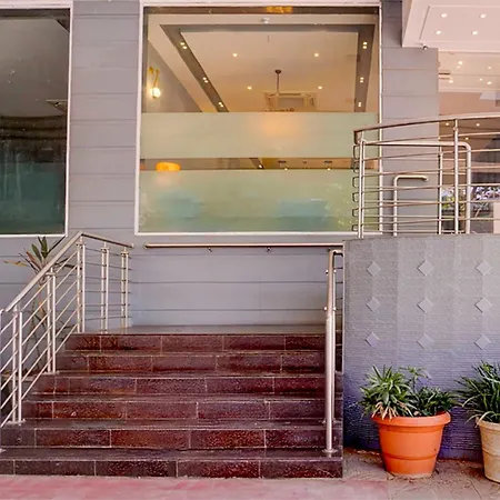 Collection O Exhibition Centre Goregaon 3*