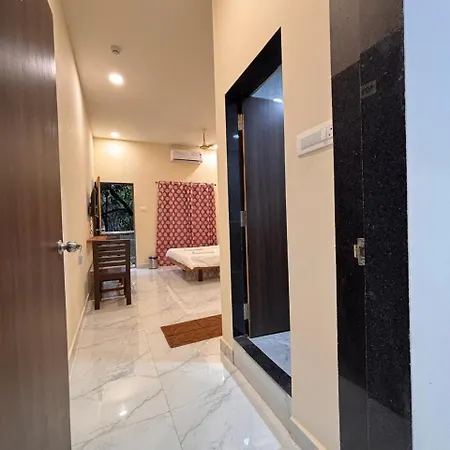 Wavelash Hotel