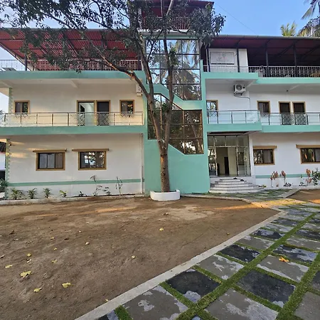 Wavelash Hotel 3*