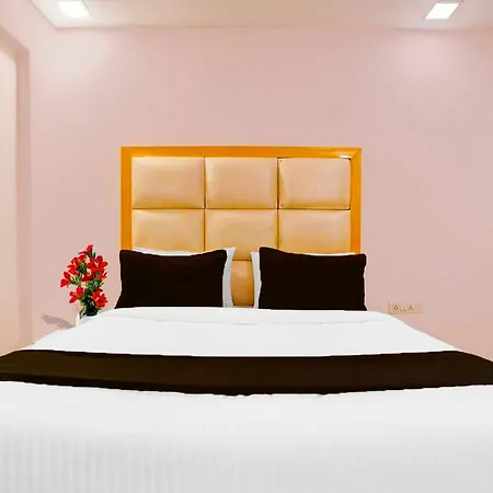 Hotel O Andheri West Near Kokilaben Hospital 3*