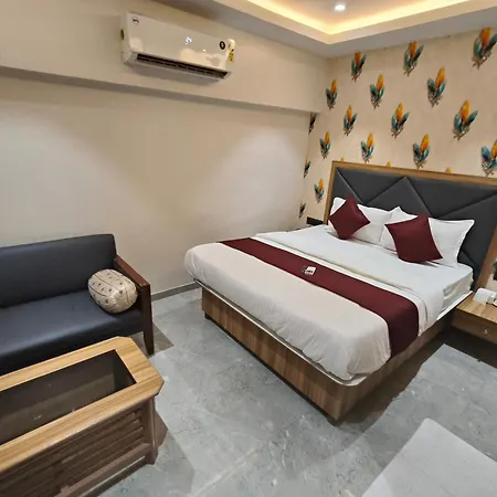 Golden Tree Hotel 2*