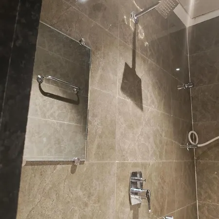 Rishi Palace Ashlfa Metro 3* Mumbai