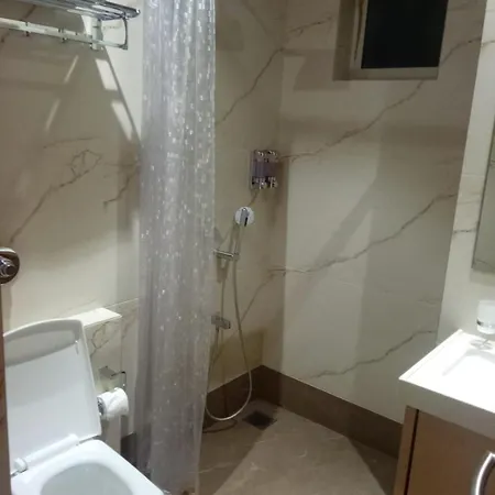 The Hub Link 3* Mumbai