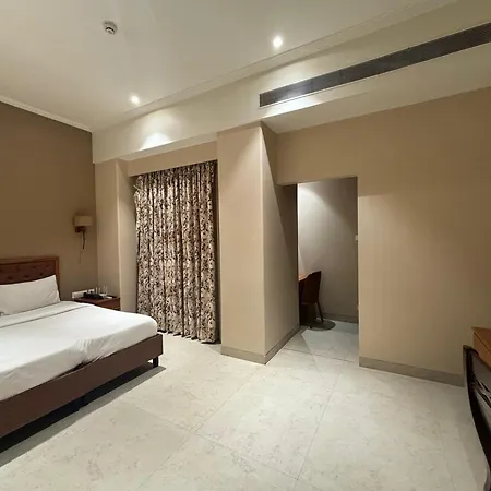 Hotel The Hub Link Mumbai