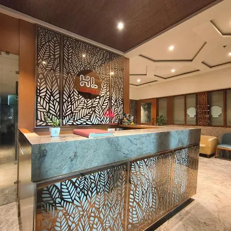 The Hub Link 3* Mumbai