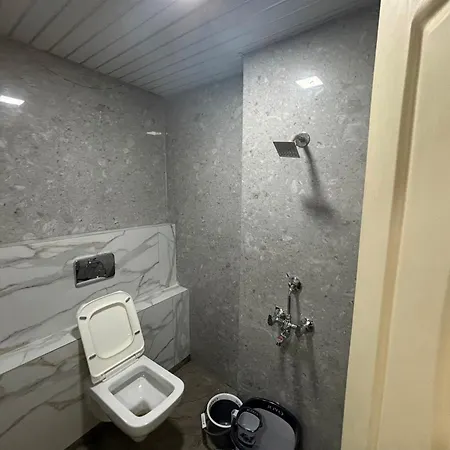 Hotel O Golden 3*