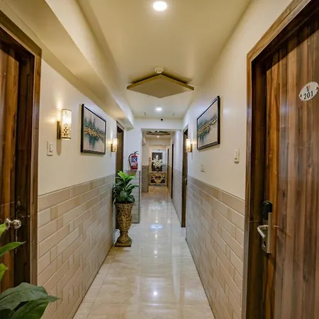 Hotel Fabhotel Veera Residency - Nr Airport 3*