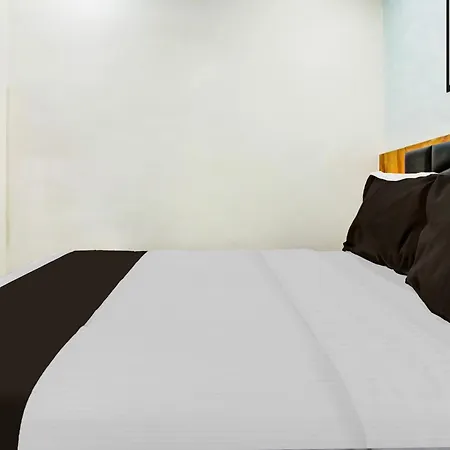 Hotel O Santacruz Railway Junction Formerly Kharsubway 3*