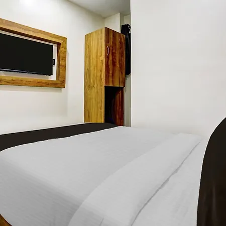 O Santacruz Railway Junction Formerly Kharsubway Hotel 3*