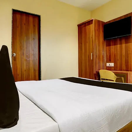 O Shubham & Boarding Shahad Railway Station Hotel