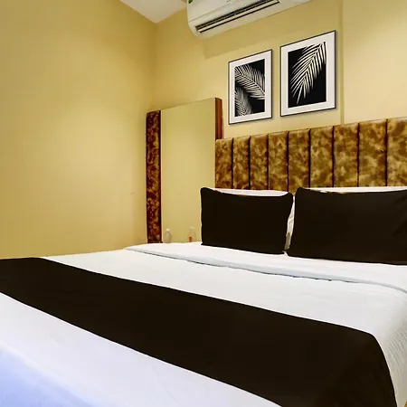 O Shubham & Boarding Shahad Railway Station Hotel 3*