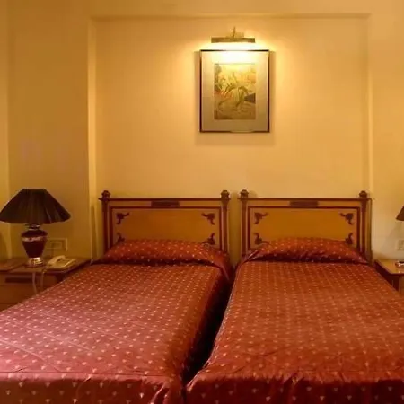 Benzy Palace Hotel 3*